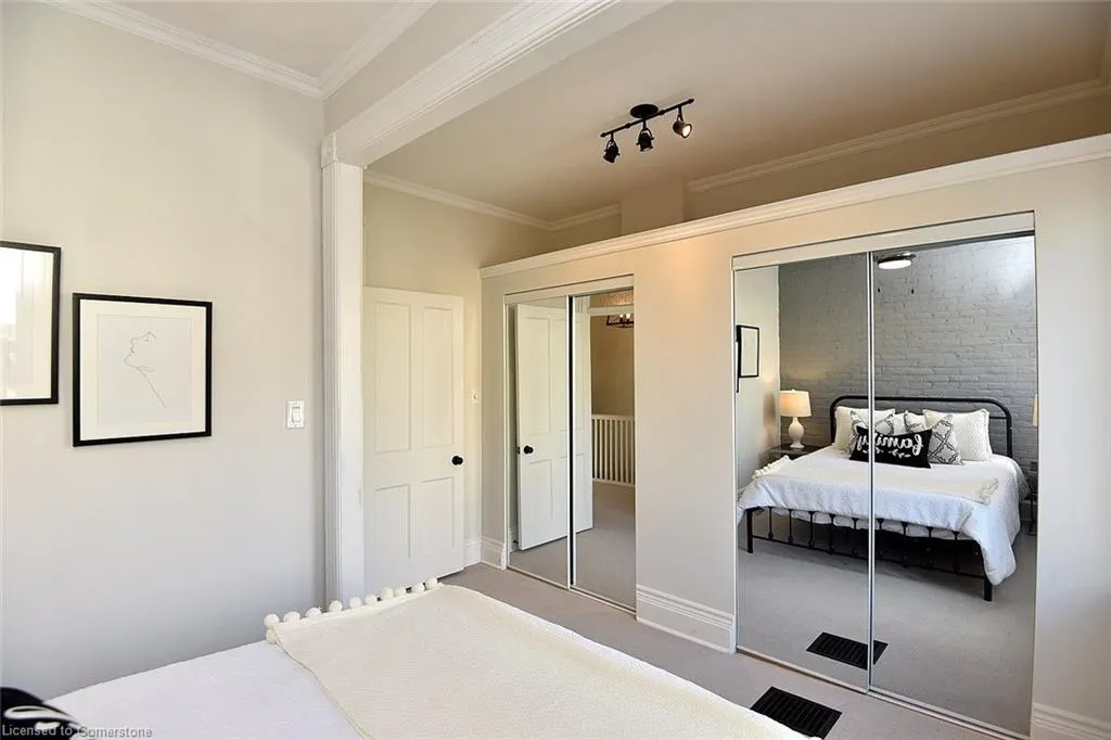 277 Main Street W