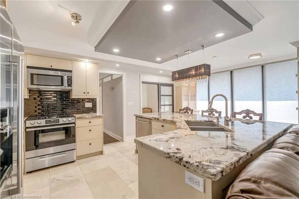 66 High Street E, #904