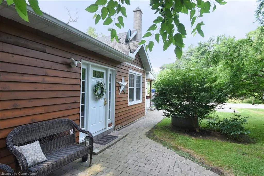 662 Old Dundas Road