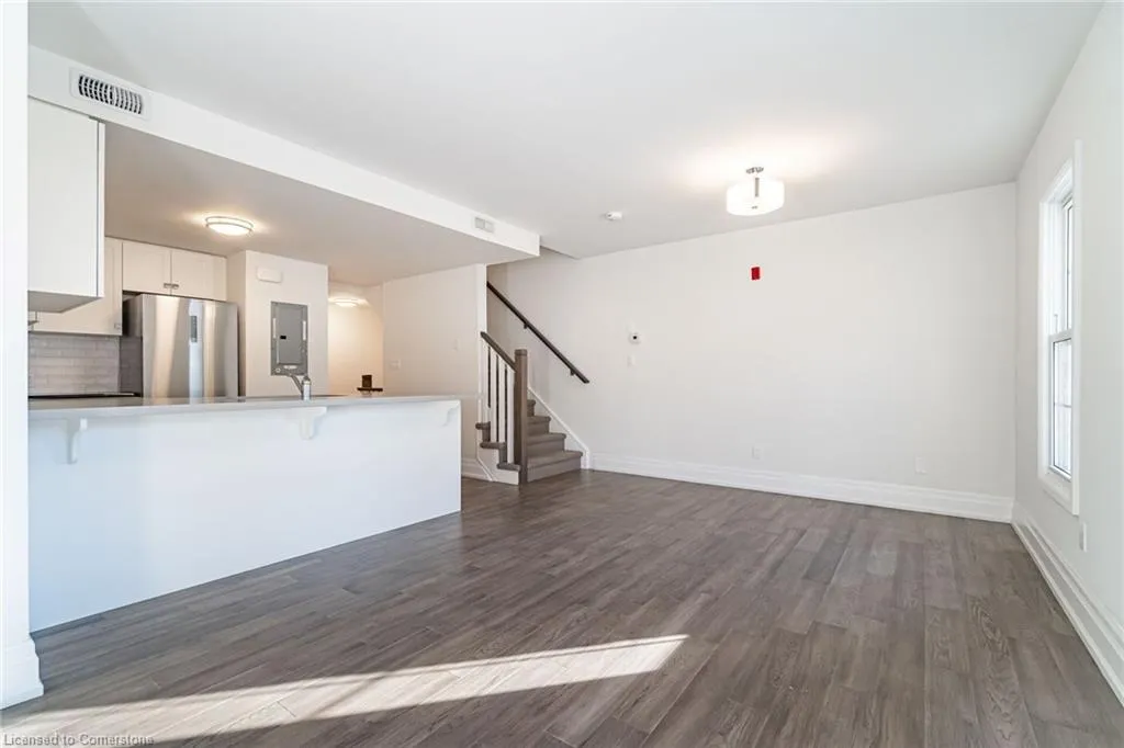 760 Lakeshore Road E, #202