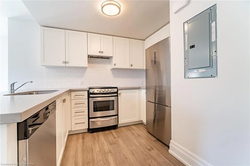 760 Lakeshore Road E, #202