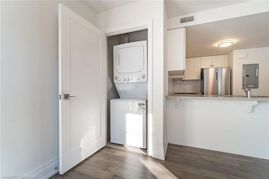 760 Lakeshore Road E, #202