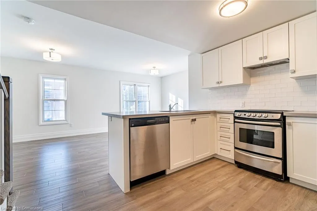 760 Lakeshore Road E, #202