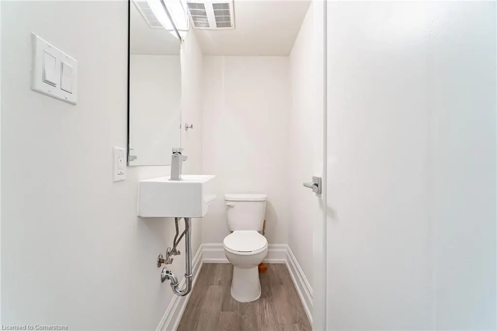 760 Lakeshore Road E, #202