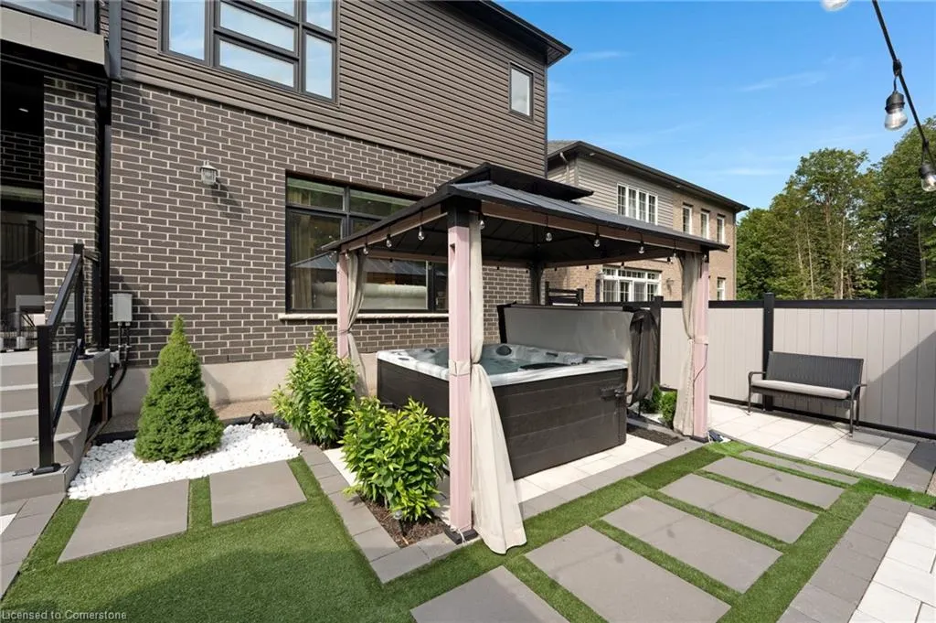 521 Bridgemill Crescent