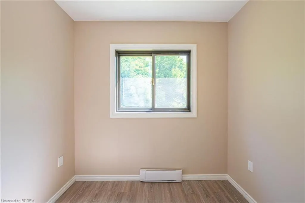 1044 English Circle