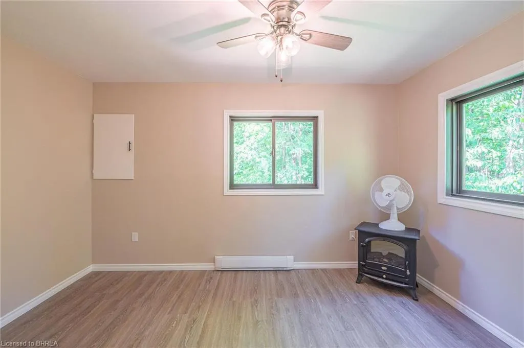 1044 English Circle