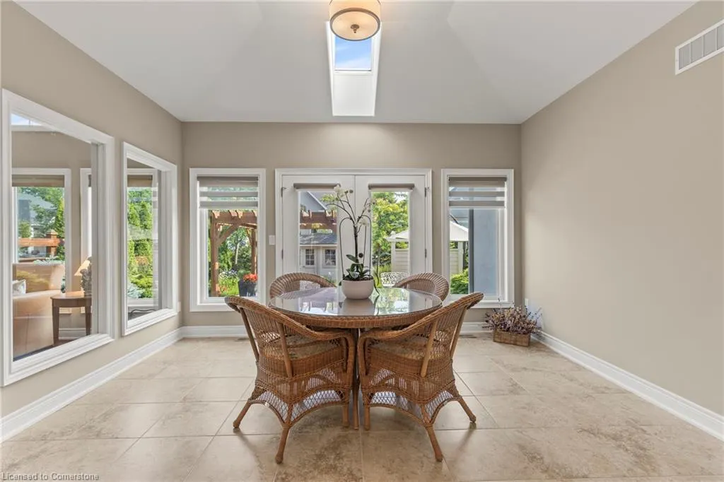 44 Stoneridge Crescent