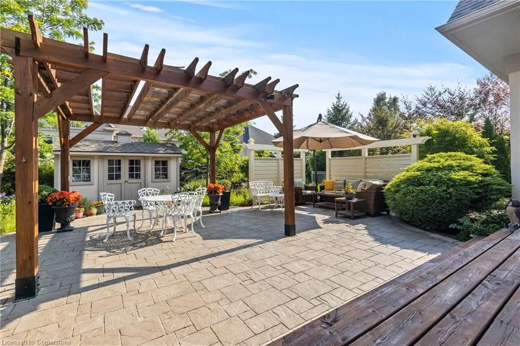 44 Stoneridge Crescent