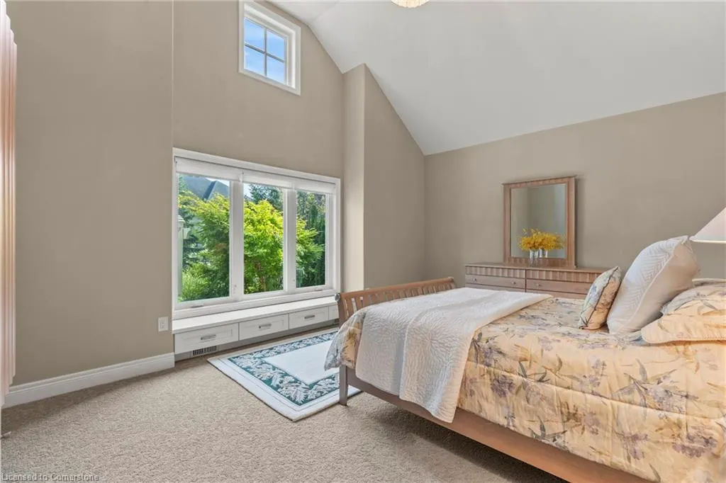 44 Stoneridge Crescent