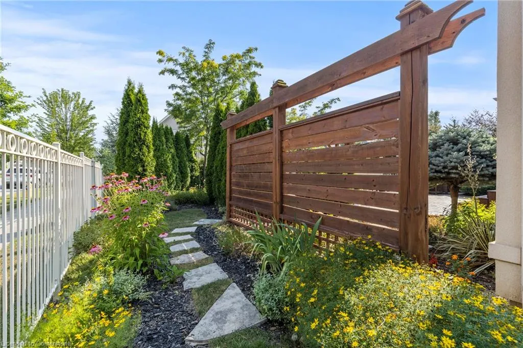44 Stoneridge Crescent