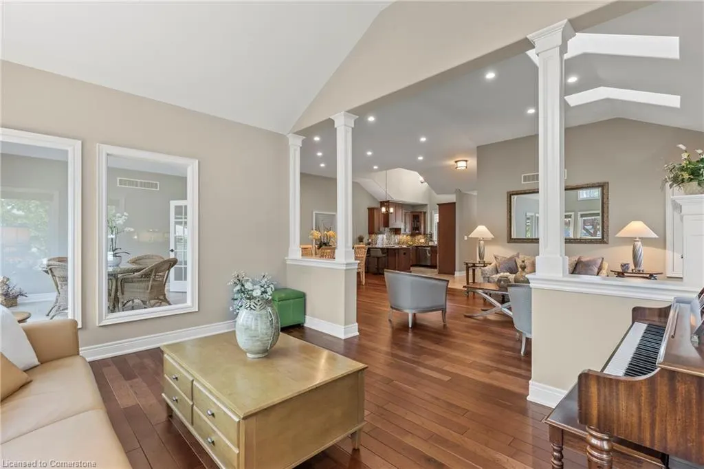 44 Stoneridge Crescent