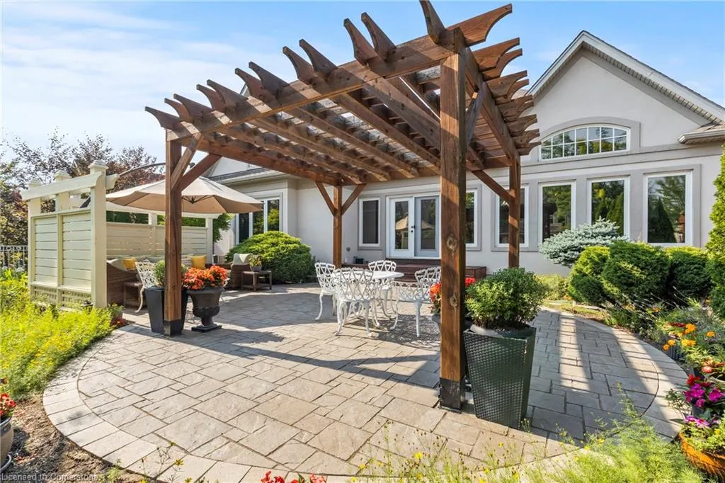 44 Stoneridge Crescent