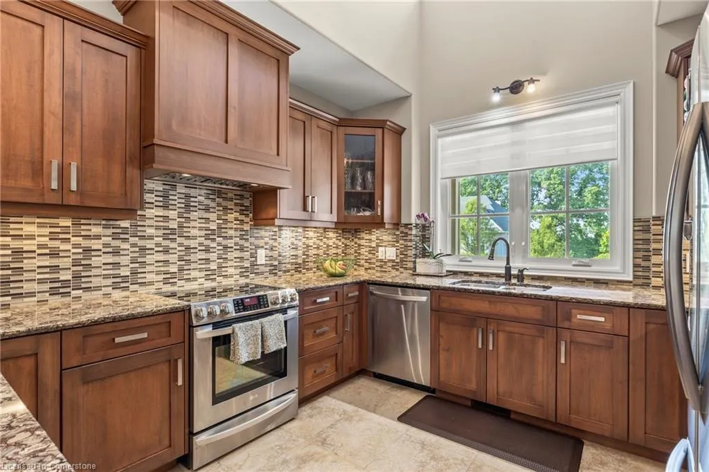 44 Stoneridge Crescent