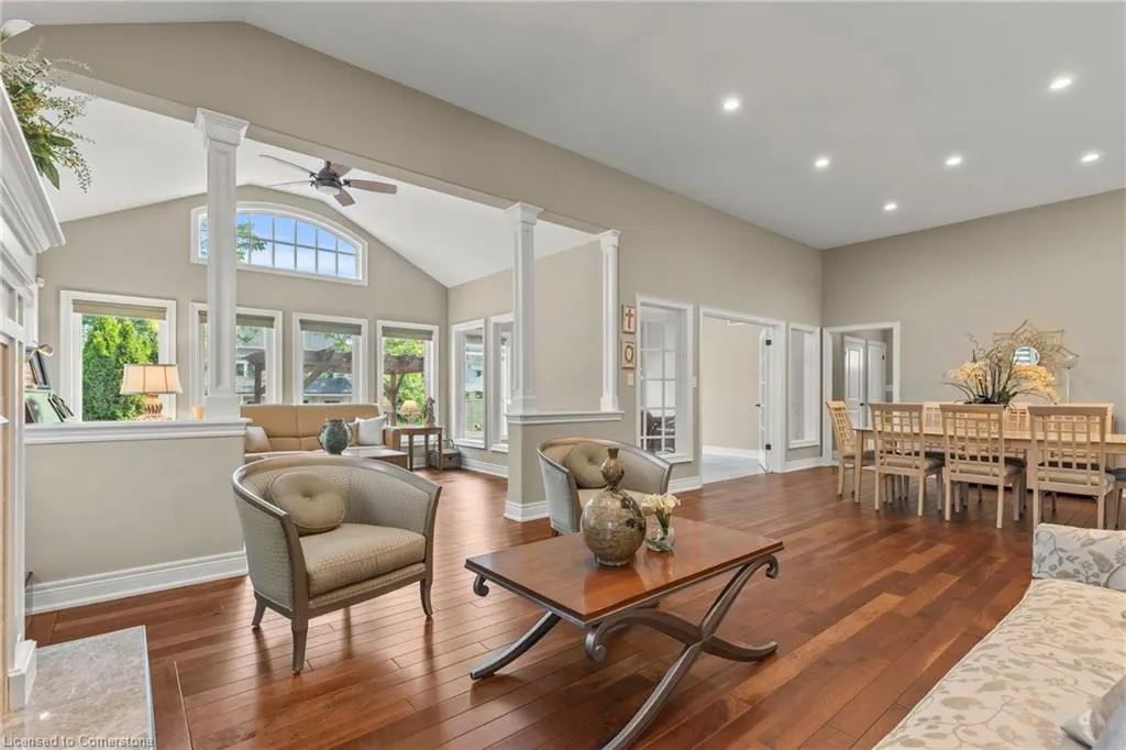 44 Stoneridge Crescent