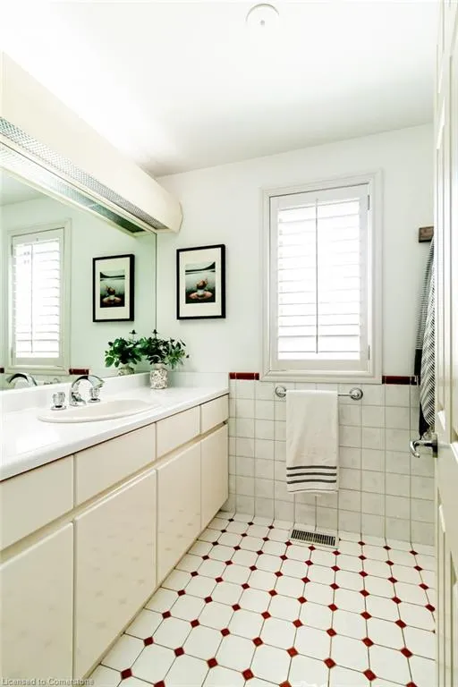 66B South Street W