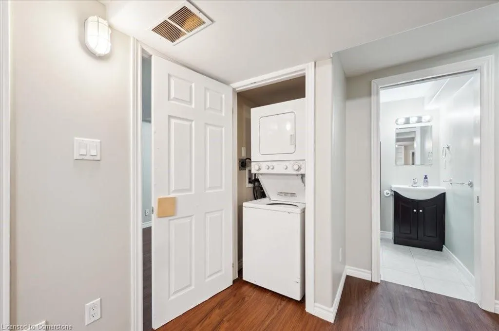 9 Kortright Road E