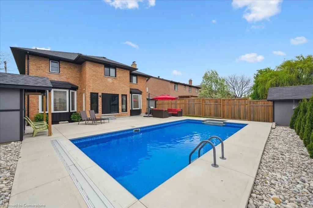 9 Kortright Road E