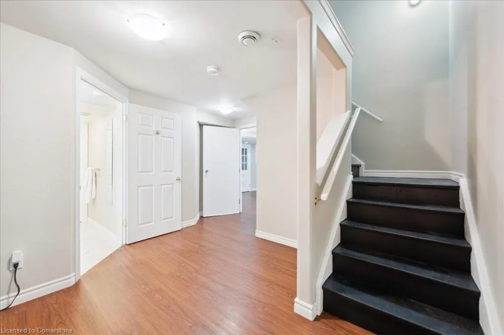 9 Kortright Road E