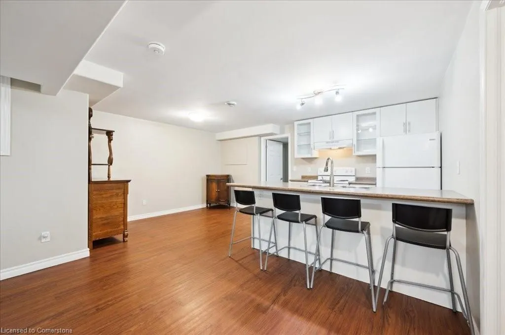 9 Kortright Road E