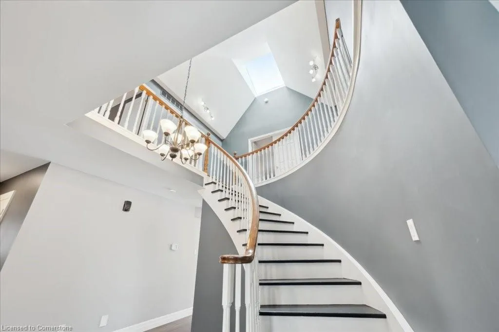 9 Kortright Road E