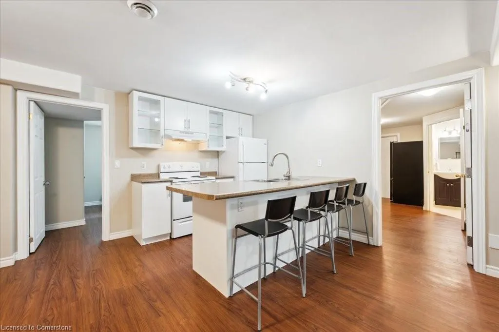 9 Kortright Road E