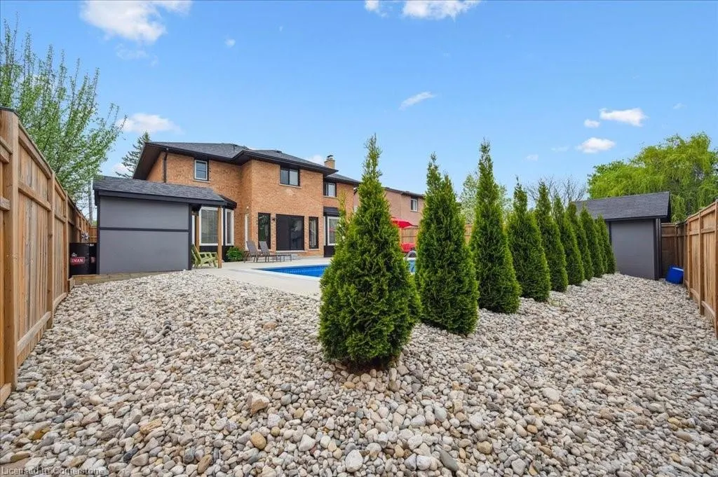 9 Kortright Road E
