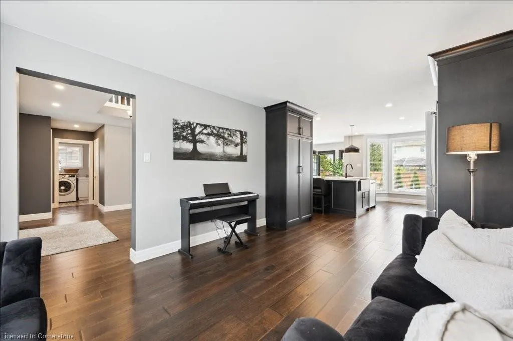 9 Kortright Road E