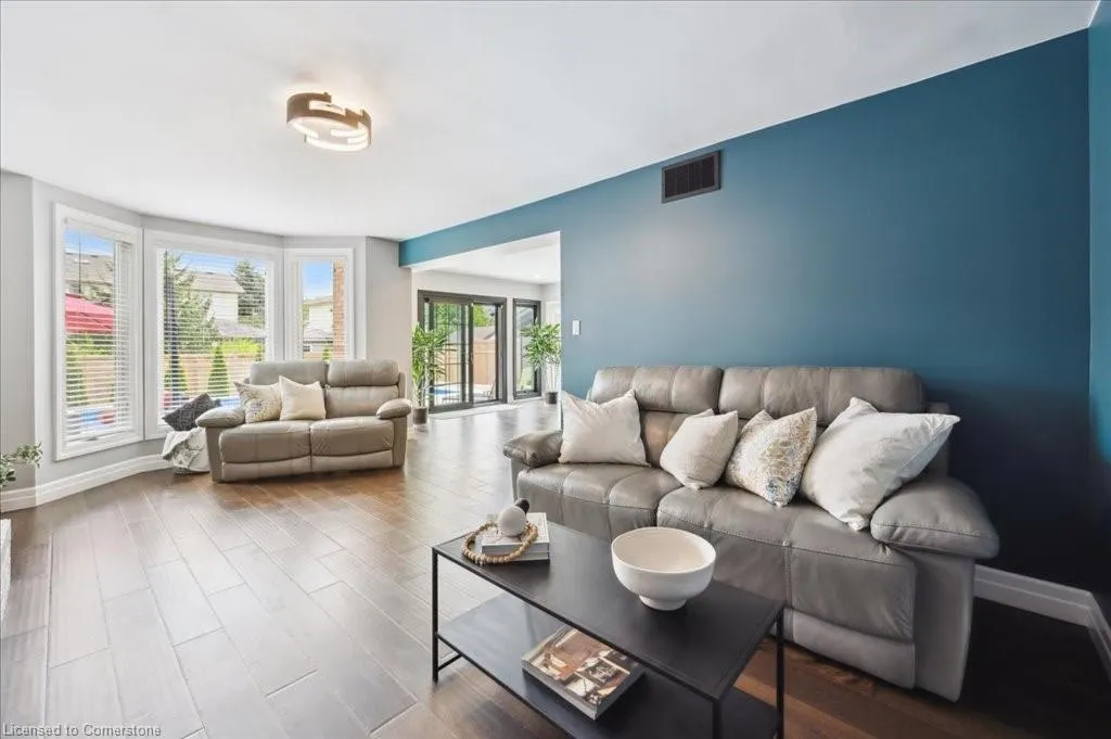 9 Kortright Road E
