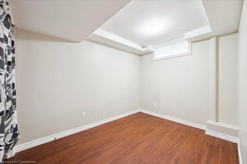 9 Kortright Road E