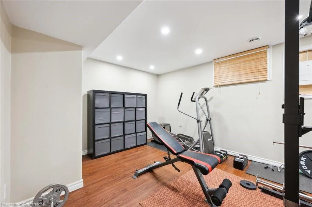 9 Kortright Road E