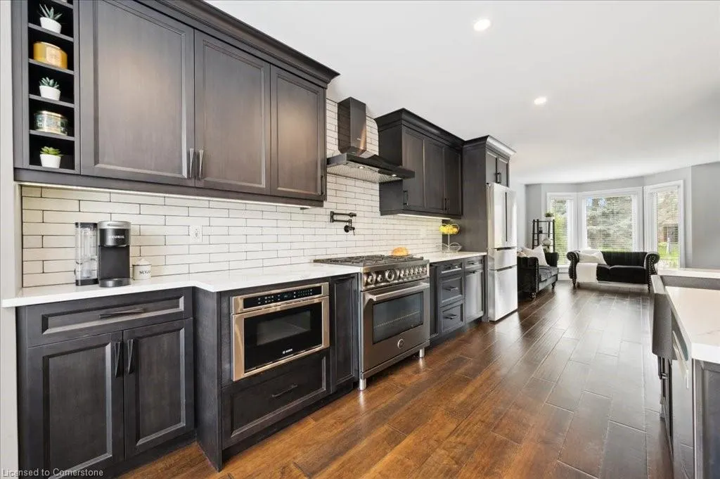 9 Kortright Road E