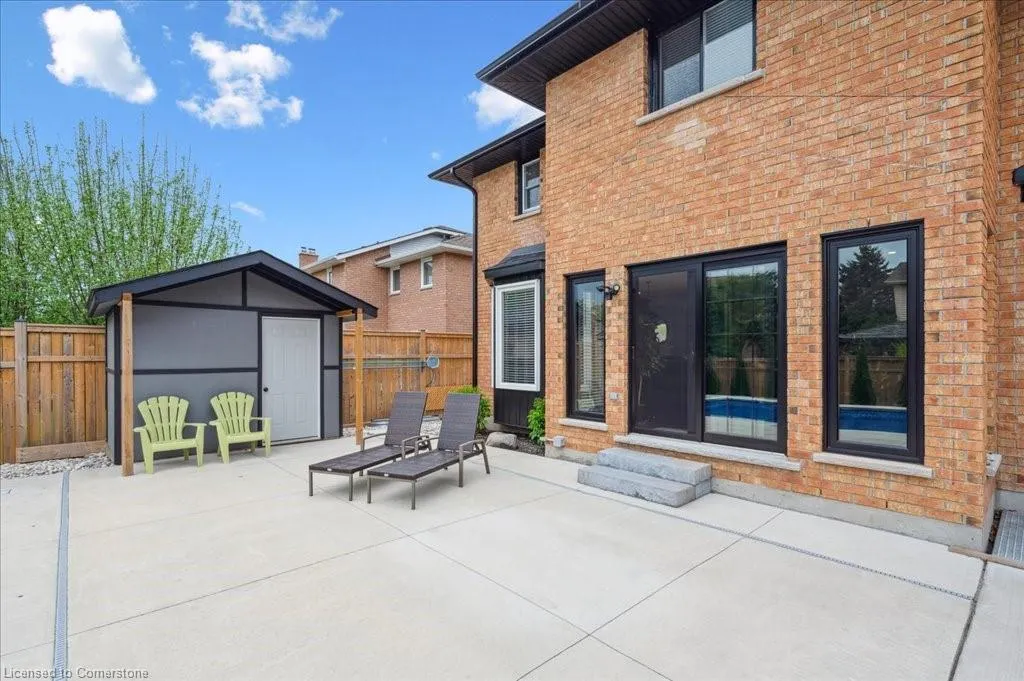 9 Kortright Road E