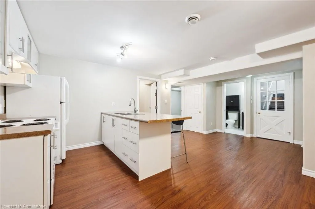 9 Kortright Road E