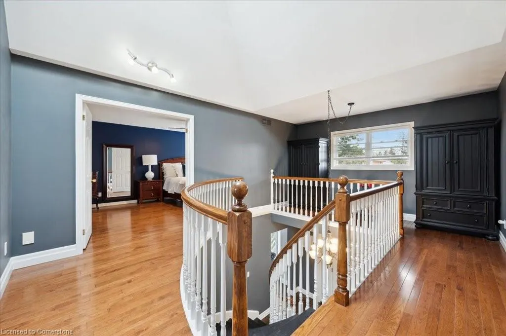 9 Kortright Road E