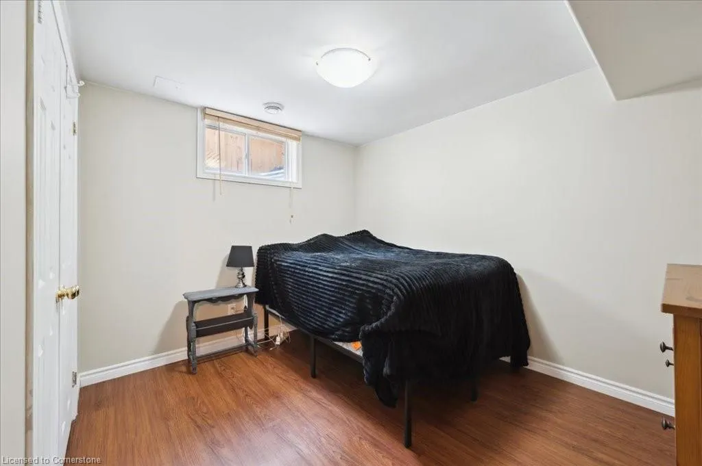 9 Kortright Road E