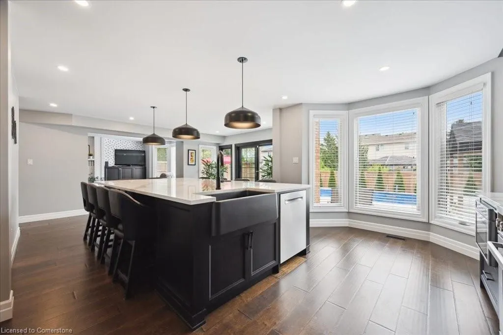 9 Kortright Road E