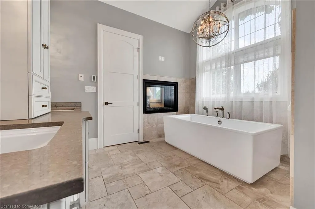 585 Regal Place