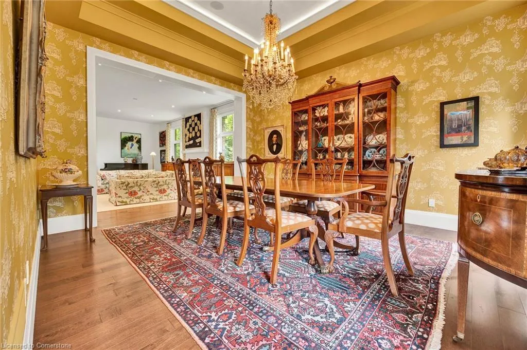 585 Regal Place
