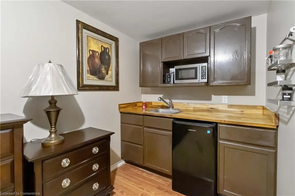 6 Equestrian Court