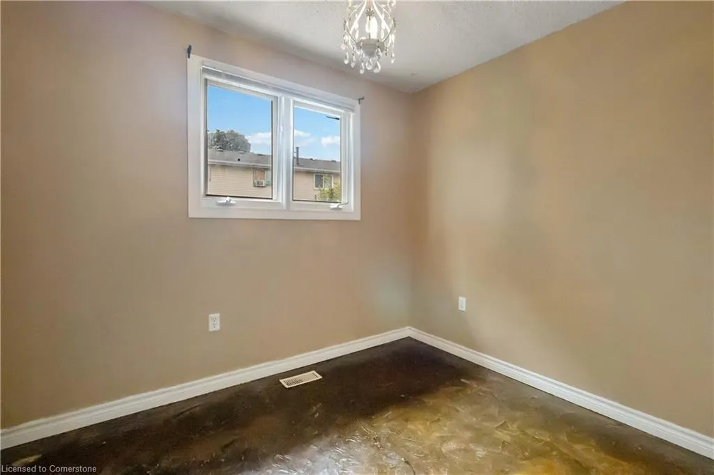 6 Equestrian Court