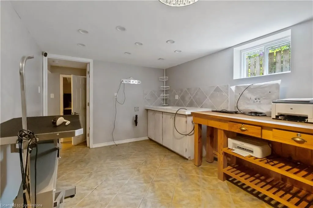 6 Equestrian Court