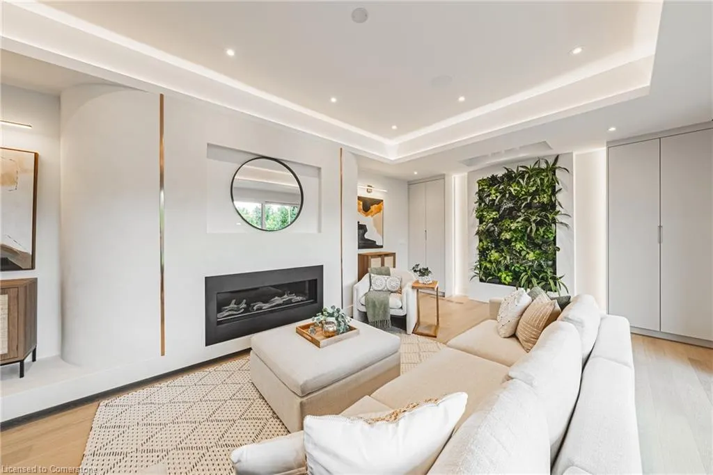 202 Queen Street W