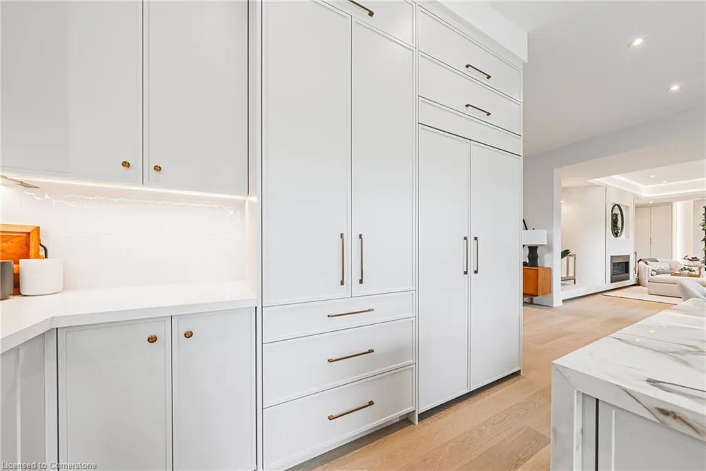 202 Queen Street W