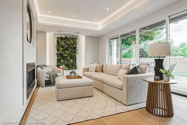202 Queen Street W