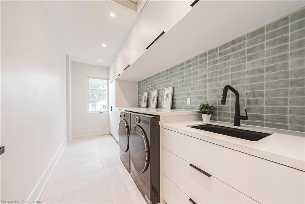 202 Queen Street W