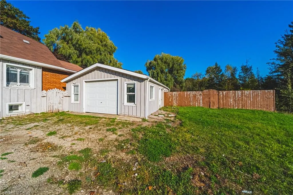 9589 Wellington 124 Road