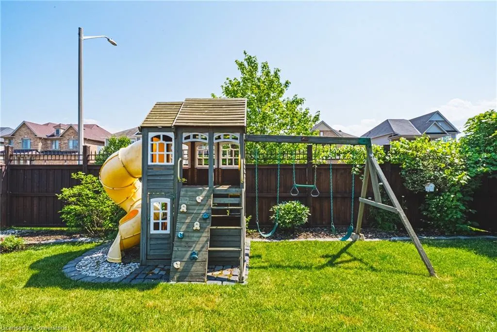 8788 Dogwood Crescent