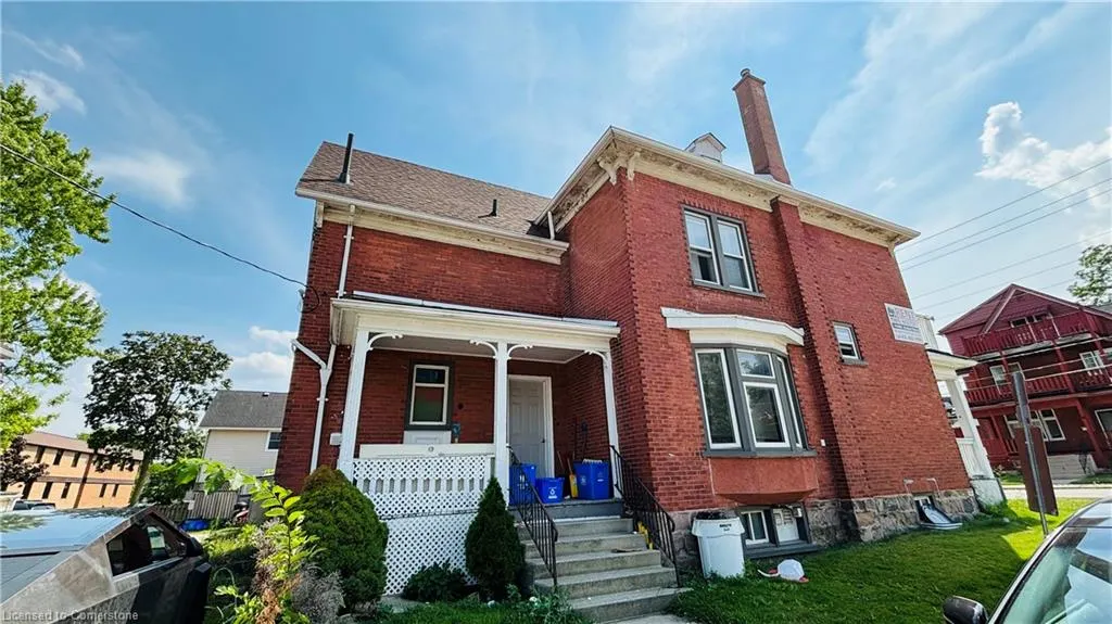 30 Regina Street N