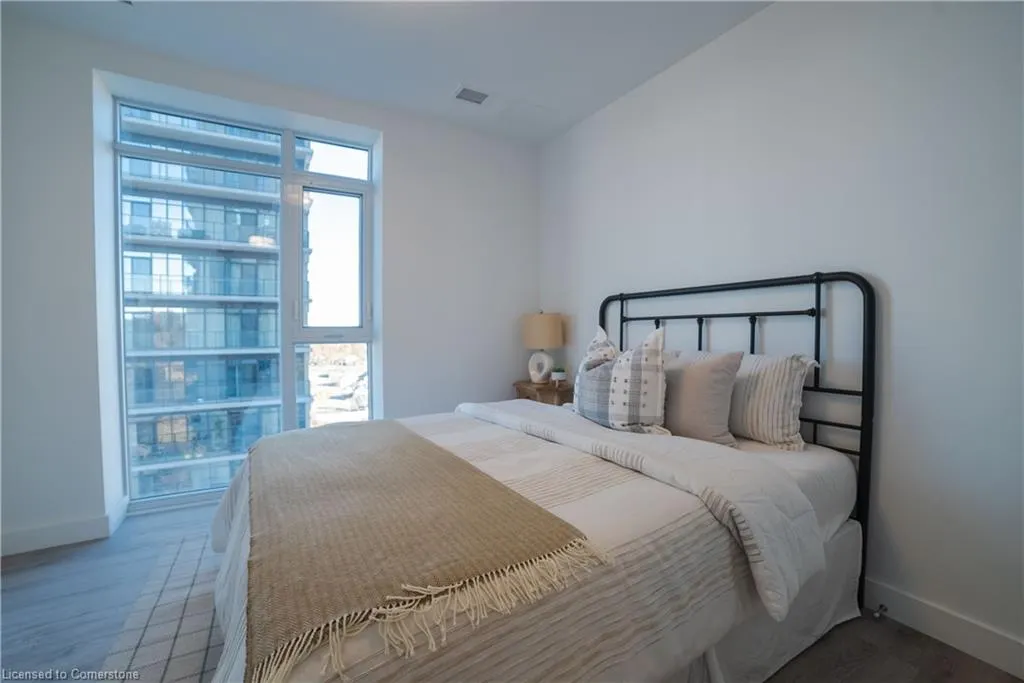15 Glebe Street, #1701